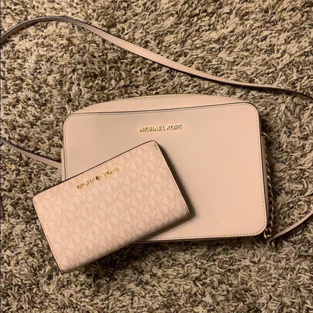 Micheal Kors purse and wallet!